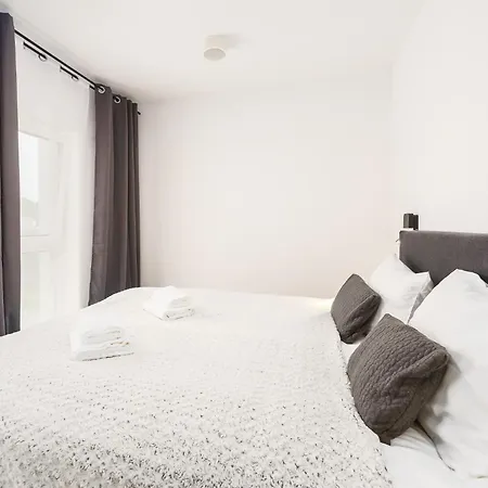 Aquamarina Prima Seaside By The By Renters *