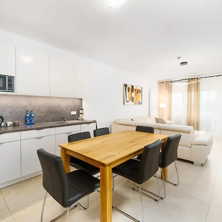 Aquamarina Prima Seaside By The By Renters