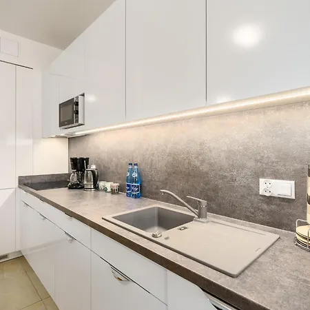 Aquamarina Prima Seaside By The By Renters דירה